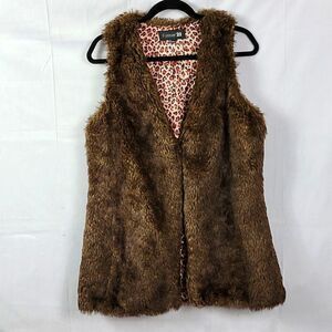 FOREVER 21.. faux fur vest..